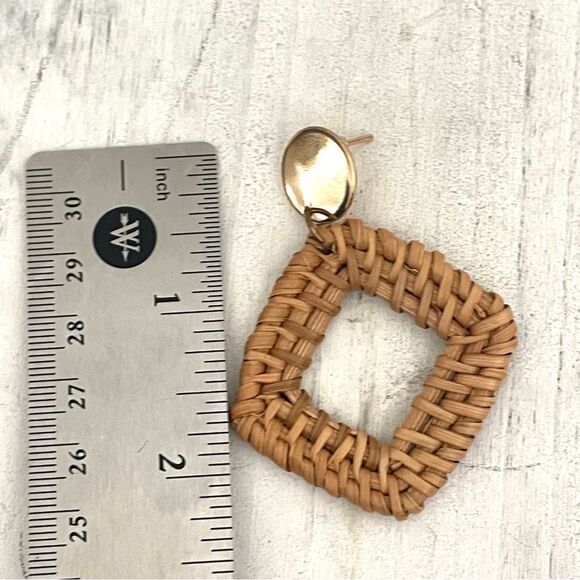 Tan and gold tone square statement earrings - Picture 3 of 10